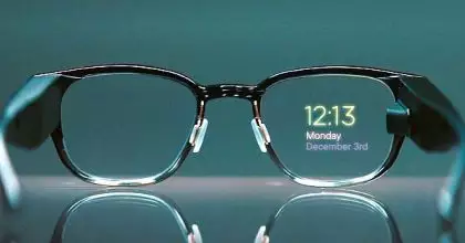 यह स्मार्ट ग्लास है यानी पहने जाना वाला चश्मा जो की एक कंप्यूटर भी है।